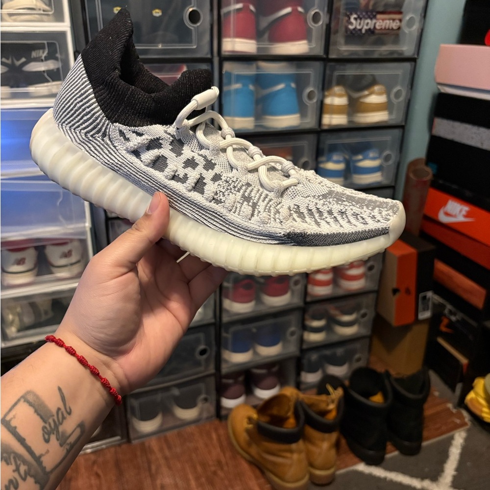 YEEZY LOT - Picture 4 of 4